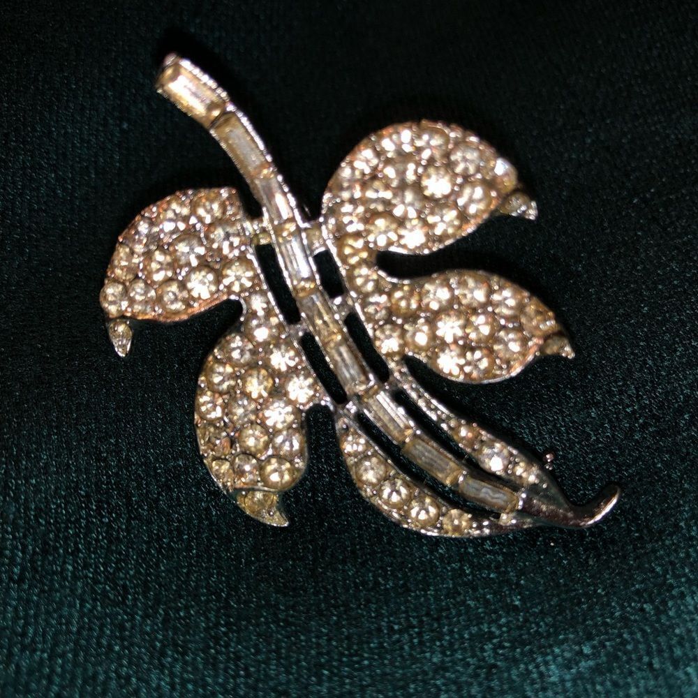 Vintage rhinestone brooch 